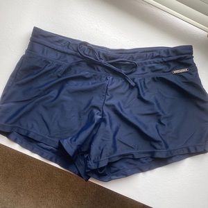 Short swimsuit bottoms